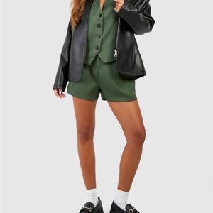 Woven textured line look tailored shorts